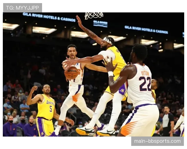 湖人教练隔场变阵能力对比分析 哈姆季后赛调整与常规赛混乱成因探究